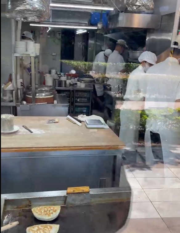 《圖說》廚房的透明玻璃讓過路客看到廚房，屬於「外明堂引氣入內」。〈陳怡誠提供〉