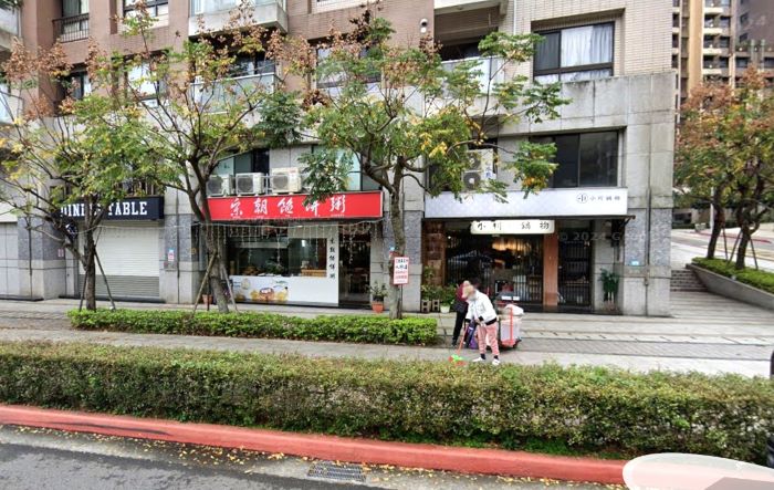 剛開業時是單一門面,邊間合併後,格局變成聚寶盆。